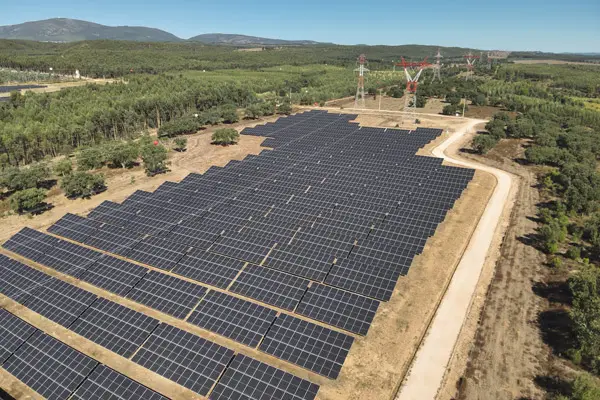 Imagen de Inspección Planta Fotovoltaica Reconocimiento aereo utilizada en los servicios profesionales de SG Solutions.