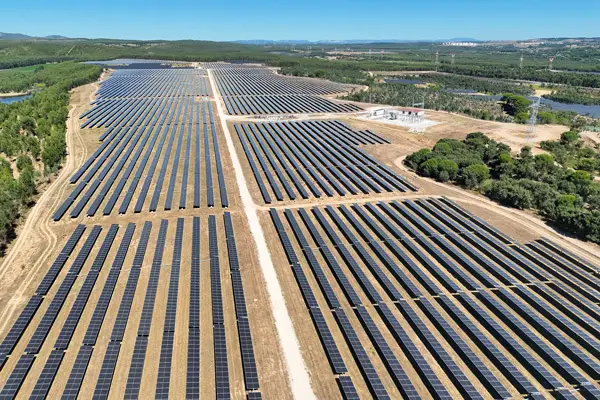 Imagen de Inspección Técnica Planta Fotovoltaica Reconocimiento dron utilizada en los servicios profesionales de SG Solutions.