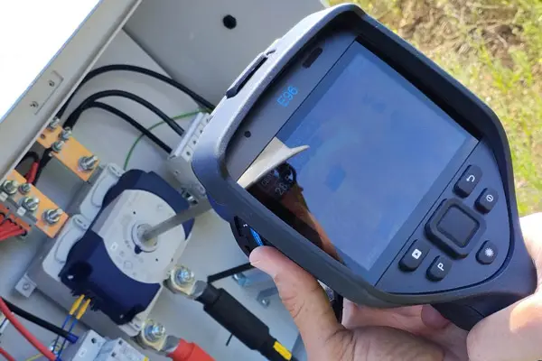 Imagen de SG solutions Inspección Cámara térmica Manual 2 utilizada en los servicios profesionales de SG Solutions.