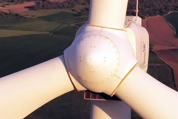 Imagen de Inspección Eólica dron torre buje vista frontal utilizada en los servicios profesionales de SG Solutions.