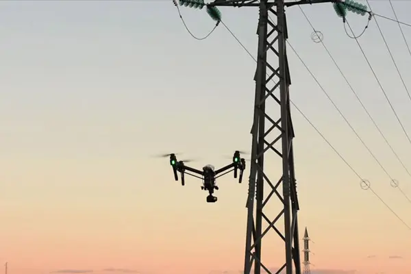 Imagen de Inspección líneas eléctricas dron termografía torre alta tensión utilizada en los servicios profesionales de SG Solutions.