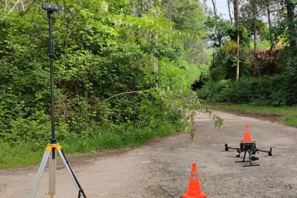 Imagen de Inspección rtk dron estacion base gps precisión centimetrica utilizada en los servicios profesionales de SG Solutions.