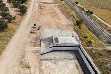 Imagen de Seguimiento obras dron paso inferior acceso agricola finca utilizada en los servicios profesionales de SG Solutions.
