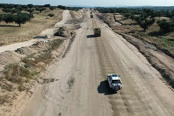Imagen de Seguimiento obras dron plataforma vias tren ave utilizada en los servicios profesionales de SG Solutions.