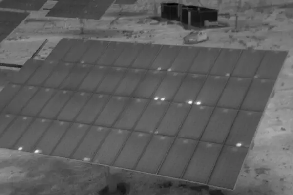 Imagen de Termografía fotovoltaica módulos paneles hot spots ir utilizada en los servicios profesionales de SG Solutions.